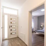 3 Bedroom Lovely In Appartamento *