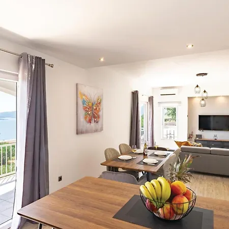 In With House Sea View Apartment