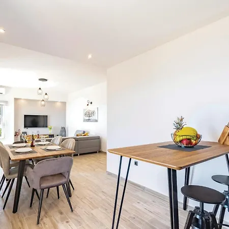 3 Bedroom Lovely In