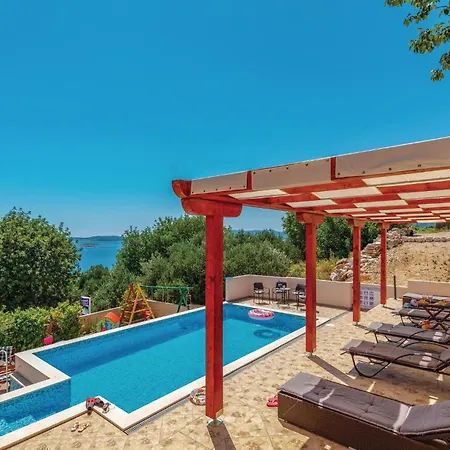 3 Bedroom Lovely In Appartement *